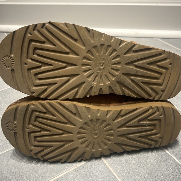 Ugg Mini Chestnut size 10 - Picture 6 of 7